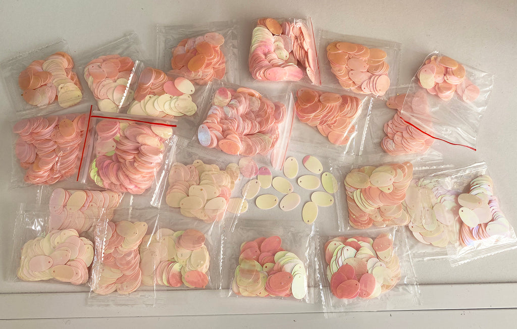 Craftuneed Bundle 1600Pieces Pink Rainbow Oval Shape Sequins Craft Supplies for DIY Projects Costumes & Embellishments