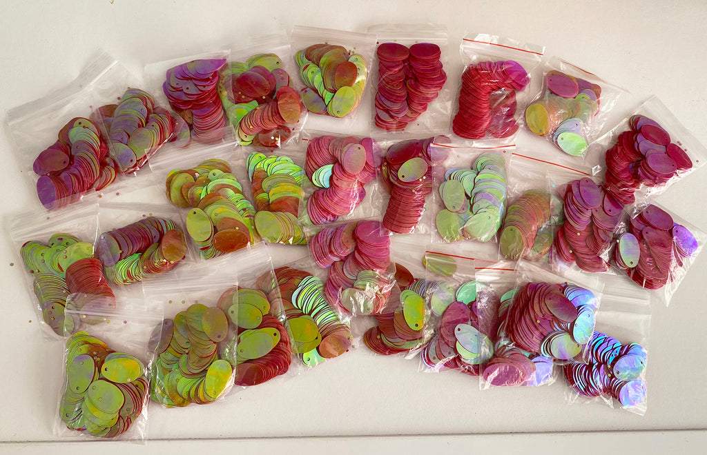 Craftuneed Bundle 2100Pieces Red Rainbow Oval Shape Sequins Craft Supplies for DIY Projects Costumes & Embellishments