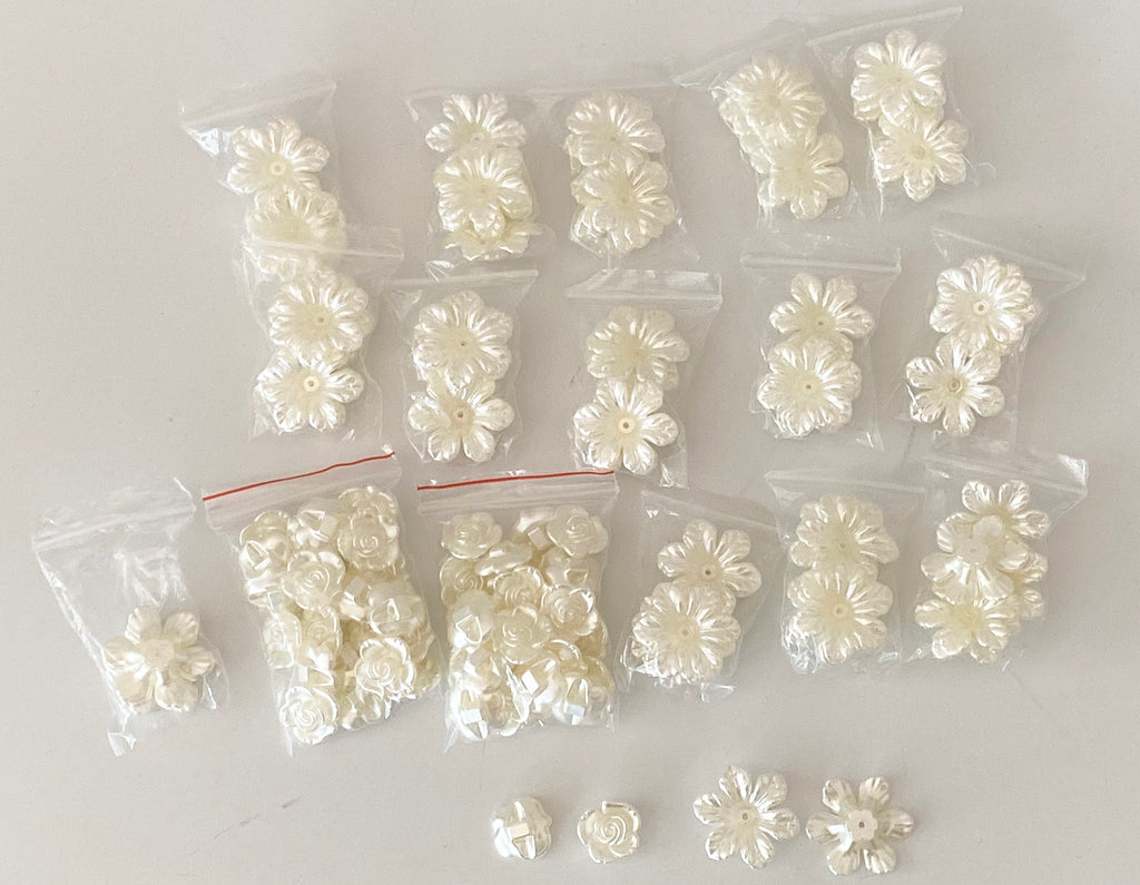 Craftuneed Bundle 90pcs ivory acrylic rose beads sew on floral buttons sewing diy 2.5cm