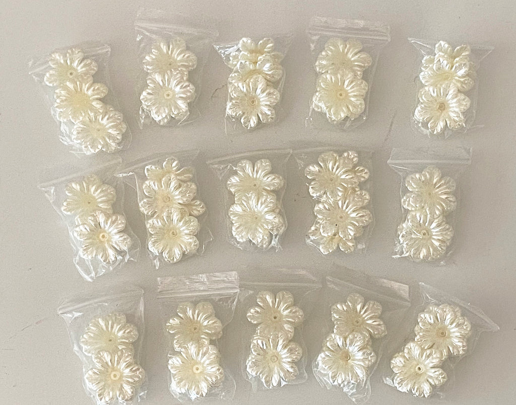 Bundle 75pcs ivory sew on acrylic flower beads sewing floral beads 2.5x2.5cm
