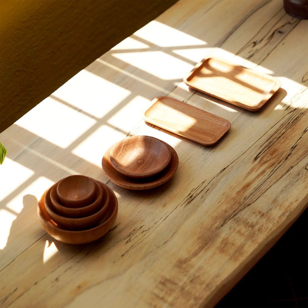 Craftuneed 1:6 Scale 8pcs Dollhouse Wooden Tableware Set Miniature Bowls, Plates and Trays Kitchen Dining Props for Fashion dolls