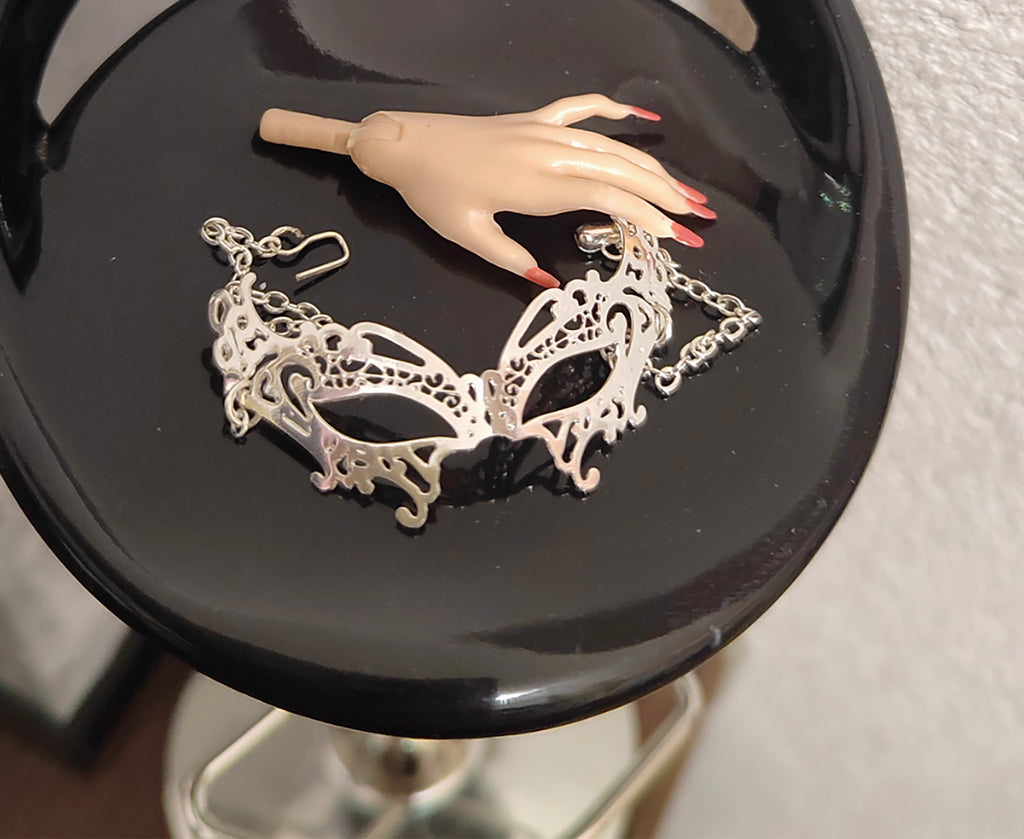 Craftuneed 1:6 Scale Doll Metal Masquerade Mask Miniature dollhouse handmade Fashion Accessory for Dolls