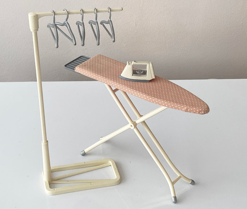 Craftuneed 1:6 miniature dollhouse iron & ironing board clothes stand hangers set for barbie doll