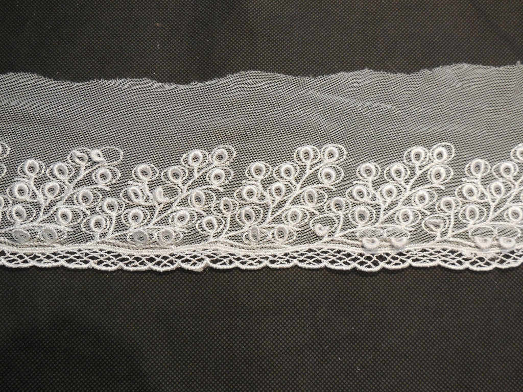 Off White 3d leaves lace trim / dress hemming trim in 477cm length is for sale