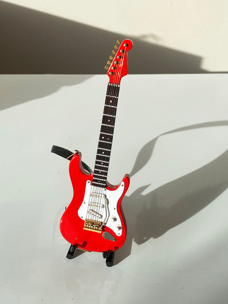 Craftuneed 1:6 miniature dollhouse guitar microphone with extendable stand for barbie doll