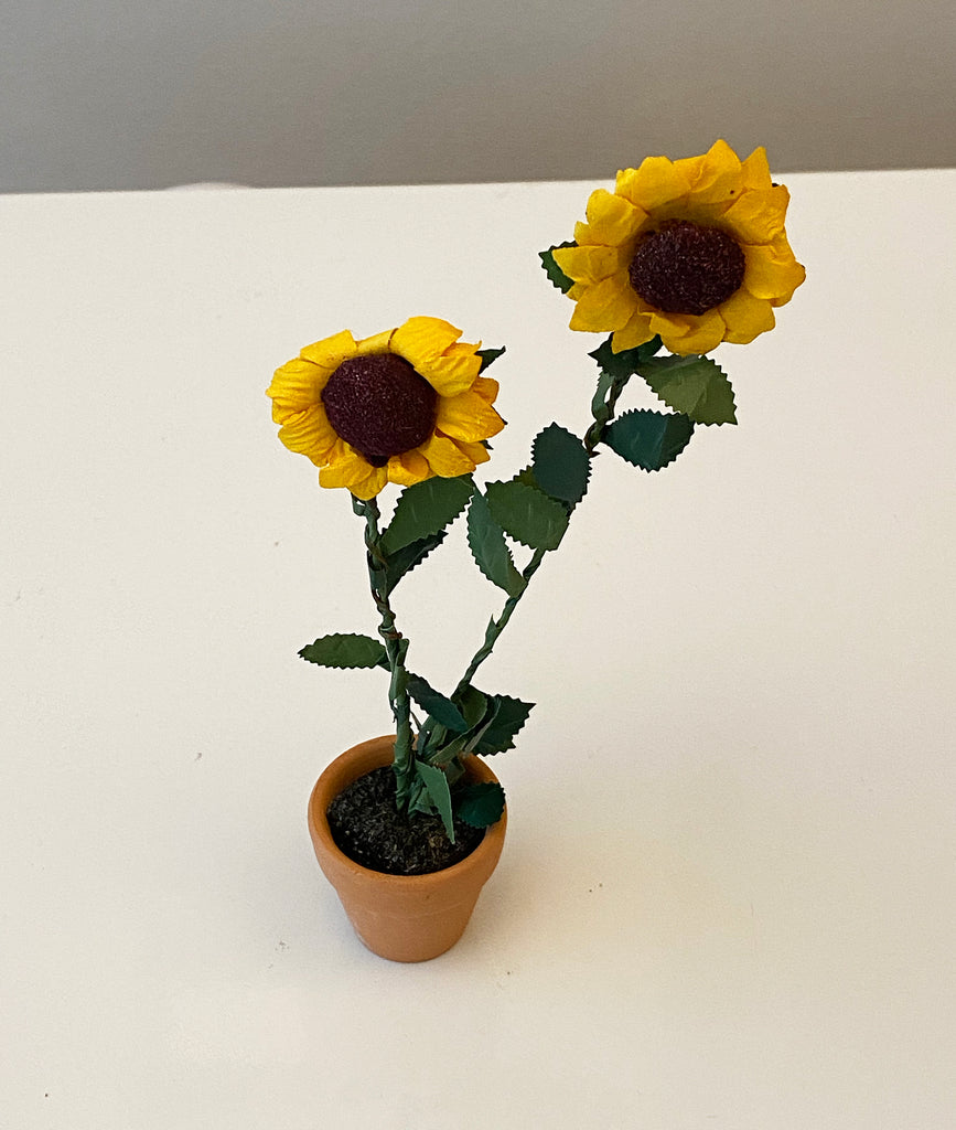 Craftuneed 1:6 miniature handmade doll garden chair table sunflower plant pot tree street light furniture