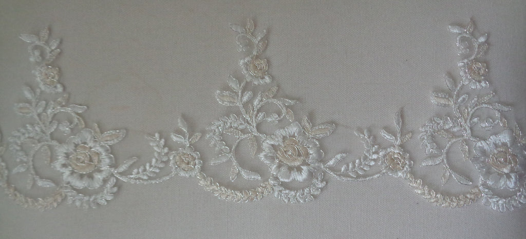 bridal wedding champagne ivory lace trim with silver cords lace trimming is for sale. Sold by per yard 90cm