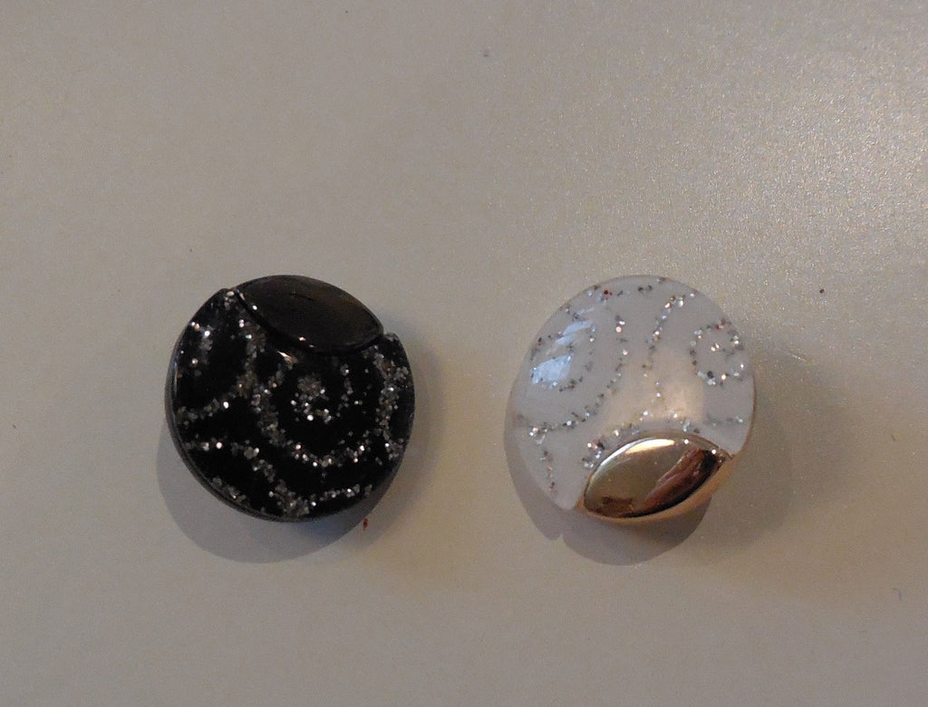 black OR white plastic sew on clothes / jackets button DIY in 1.7cm diameter
