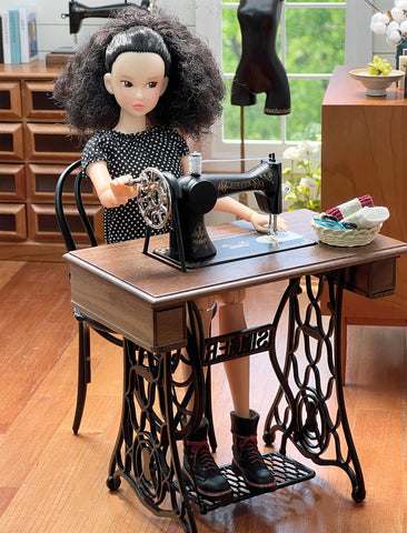 Craftuneed 1:6 Scale Doll Vintage Sewing Machine Miniature Sewing Table Chair Sewing Scissors Dollhouse Furniture Accessory