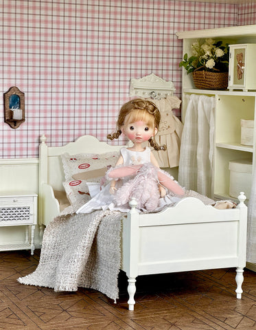 Craftuneed 1:6 scale Dollhouse French Style Princess Bed Miniature Ivory cream Wooden Bed Bedding Set For Fashion Dolls