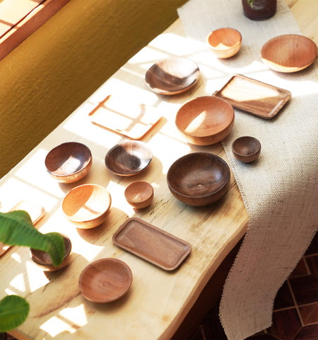 Craftuneed 1:6 Scale 8pcs Dollhouse Wooden Tableware Set Miniature Bowls, Plates and Trays Kitchen Dining Props for Fashion dolls