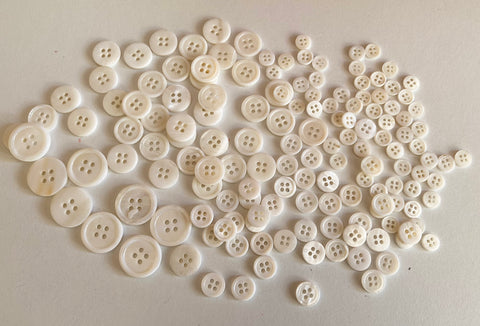 Craftuneed Bundle 145pcs sew on ivory shell plastic circle buttons 4 hole flat button