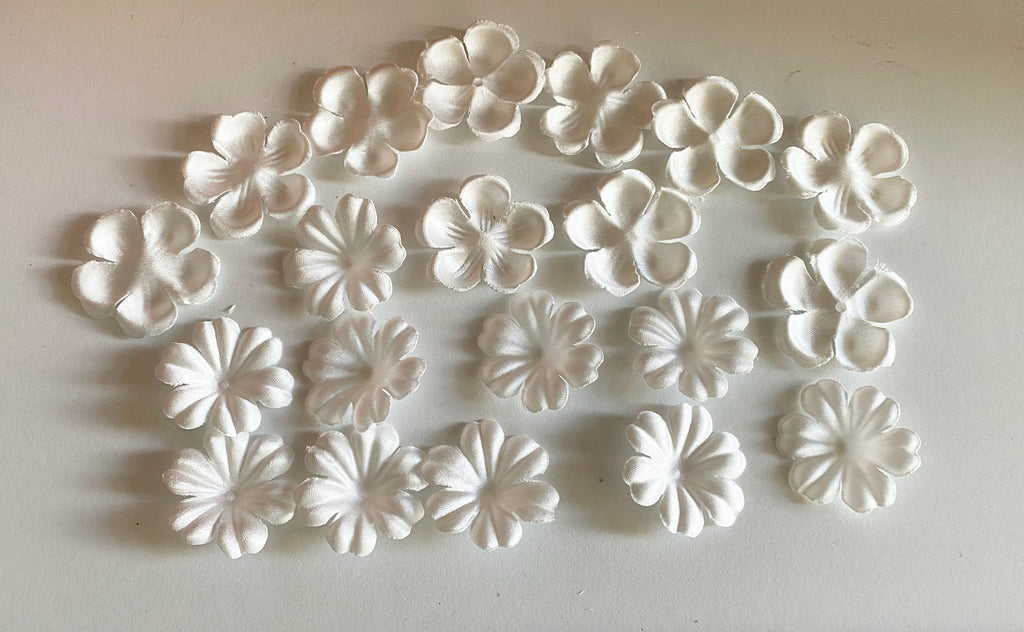 Bundle 20pcs Ivory Fabric Flower Petals Applique | 3D Floral Embellishments | Craft/Wedding