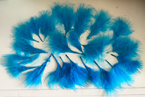Craftuneed Bundle 21pcs Lagoon Blue Fluffy Craft Feathers Ideal for Millinery Costume Doll Making DIY Projects