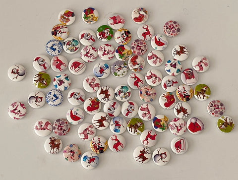 Craftuneed Bundle 71pcs Christmas theme sew on buttons 2 hole flat wood round button