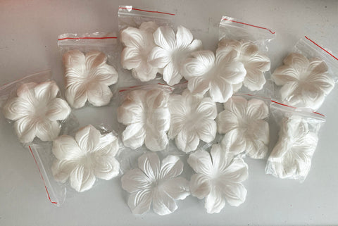 110pcs Ivory Satin Flower Petals 7.6cm Fabric Floral Petals for Craft DIY