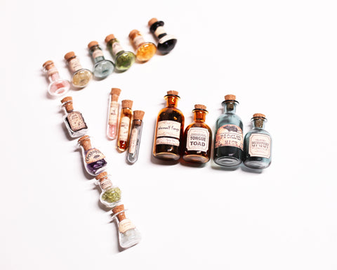 Craftuneed 1:6 Scale Miniature Potion Bottles Dollhouse Magic Glass Jars with Labels Witchy Apothecary Jars for Dolls Halloween Decor