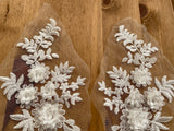 A Pair Ivory 3D Floral Lace Appliques Embroidered Flower Lace Motifs Patch