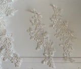 Craftuneed Bundle 7pcs ivory and white sew on lace applique embroidered floral tulle lace motif patch Mix lot