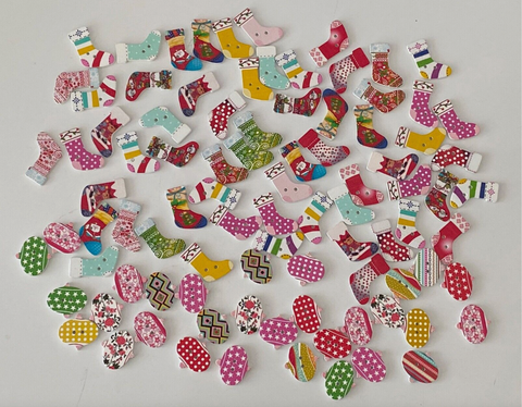 Craftuneed Bundle 91pcs Christmas Boots Radish theme sew on buttons 2 hole flat wood button